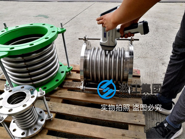 不銹鋼波紋膨脹節先用光譜儀檢查再發貨